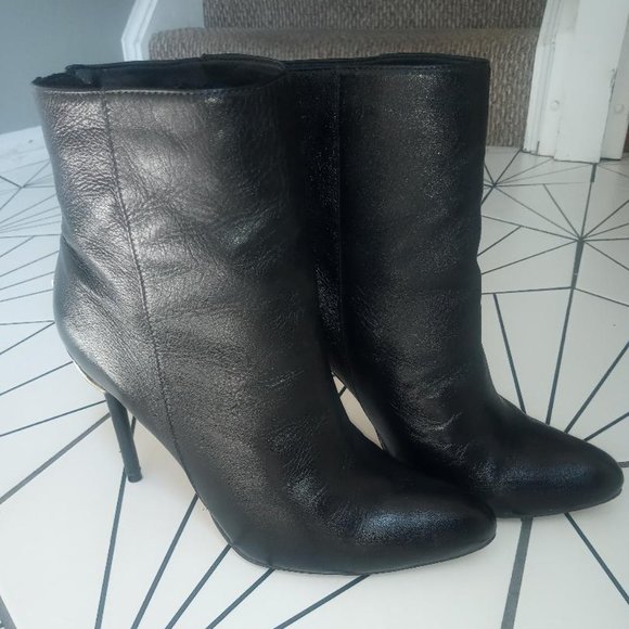 Luz Da Lua Buttery Smooth Black ankle boots + gold detailed hardware - Picture 1 of 4